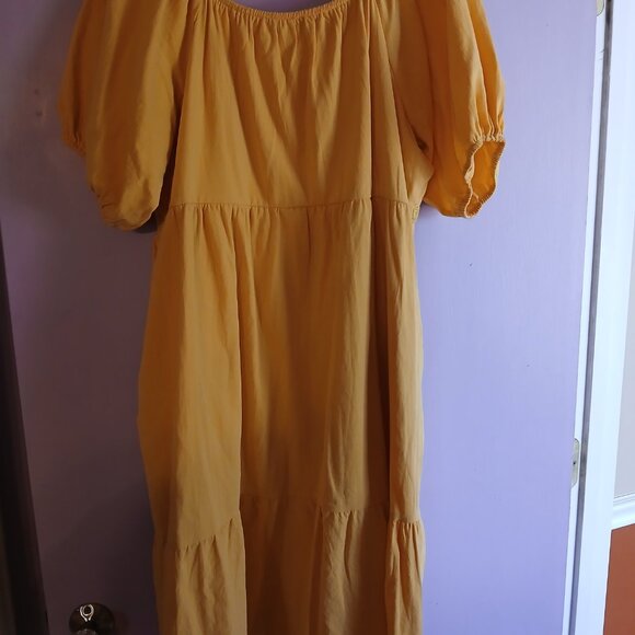 Large yellow embroidered dress - Picture 6 of 11